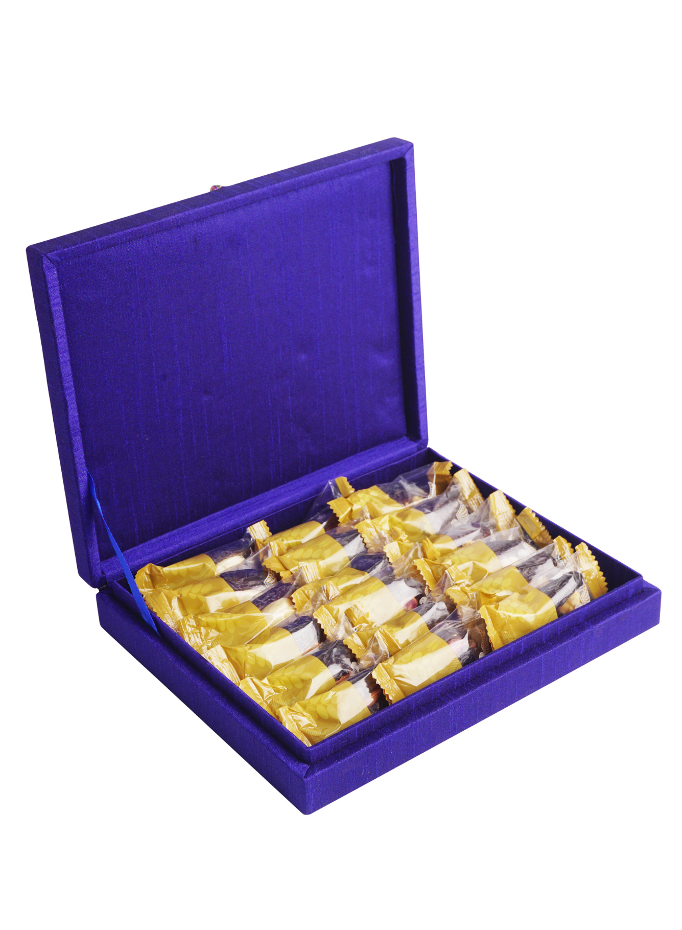 Safawi Dates with Lotus Silk Box (18 Pcs)
